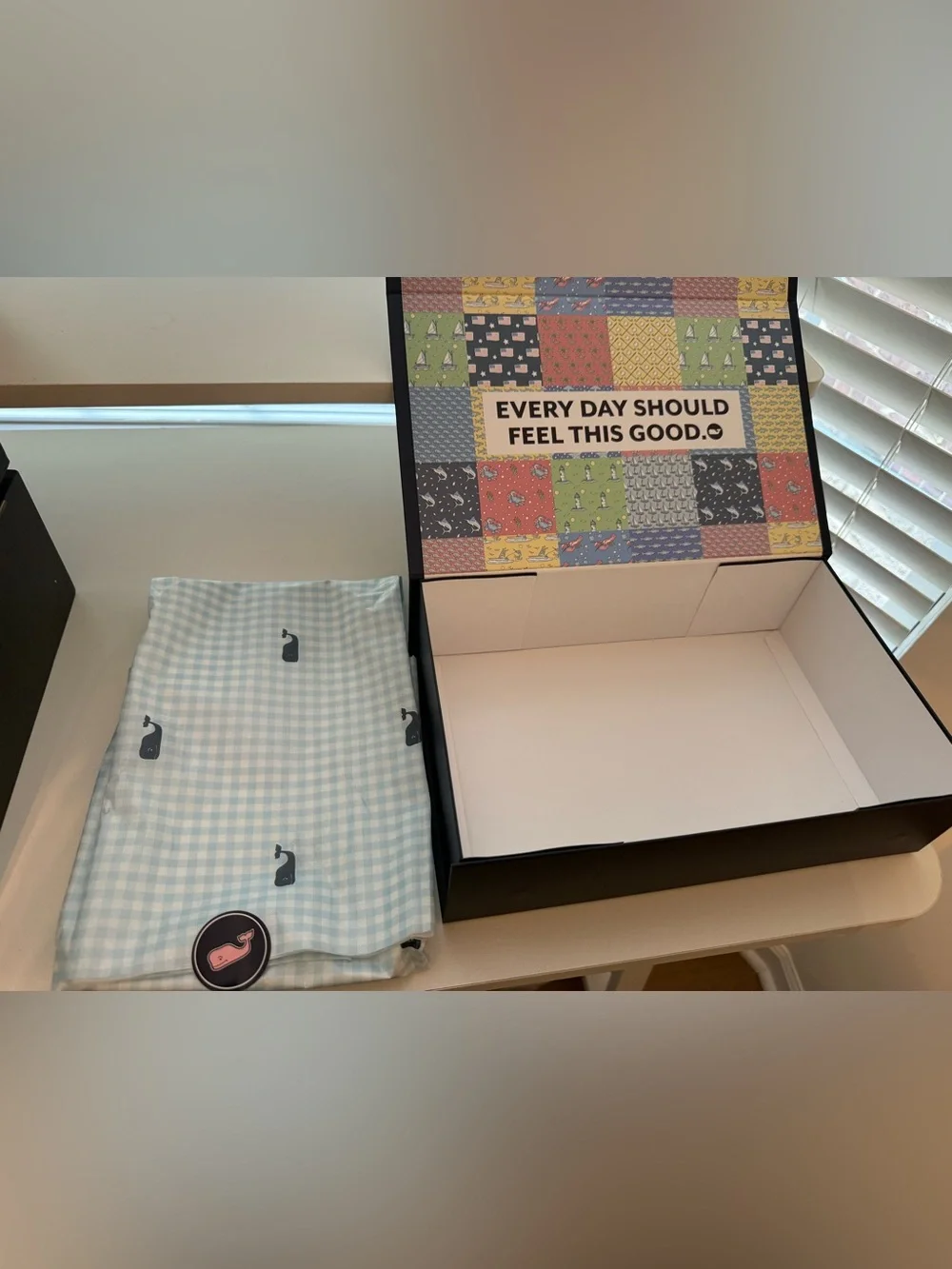 Vineyard Vines gift box + Tissue paper and logo seal